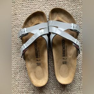 Birkenstock Yao Birko-Flor-Size US 9-0.5, EU 40; Color-Patent Alloy (Gray). NWOB